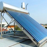Solar,Water,Heating,Panel,And,Water,Collector,On,A,House
