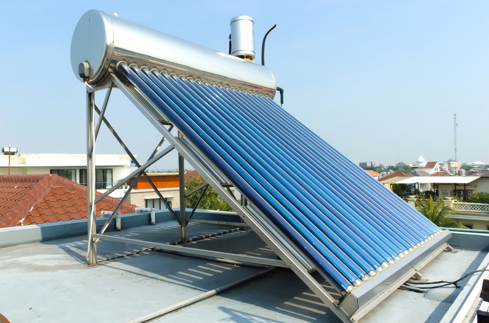 Solar,Water,Heating,Panel,And,Water,Collector,On,A,House